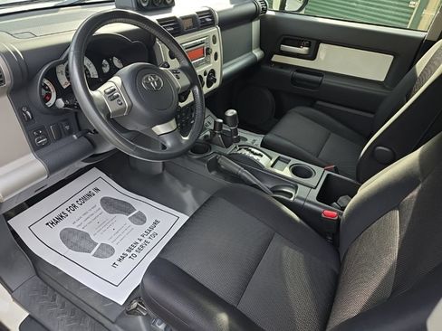 Used 2014 Toyota FJ Cruiser 4WD w/ Upgrade Package image 13