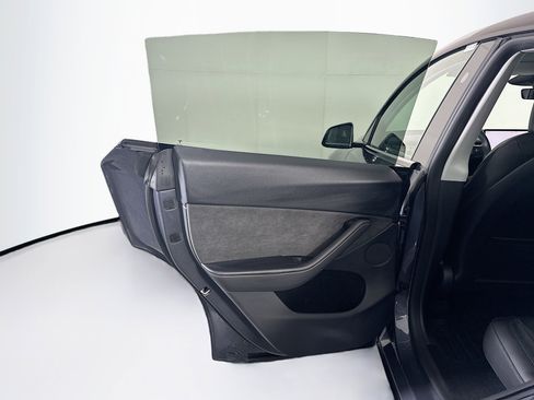 Used 2023 Tesla Model Y Long Range image 27