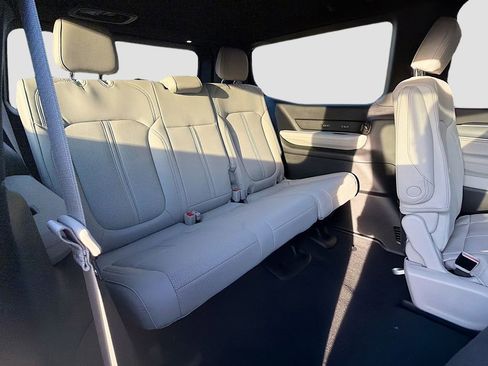 New 2026 Jeep Grand Wagoneer Limited AWD/4WD image 21