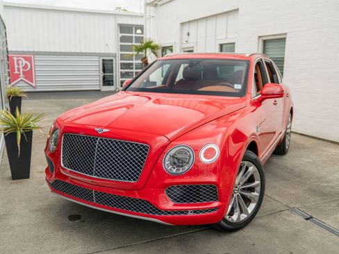 Used 2017 Bentley Bentayga image 17
