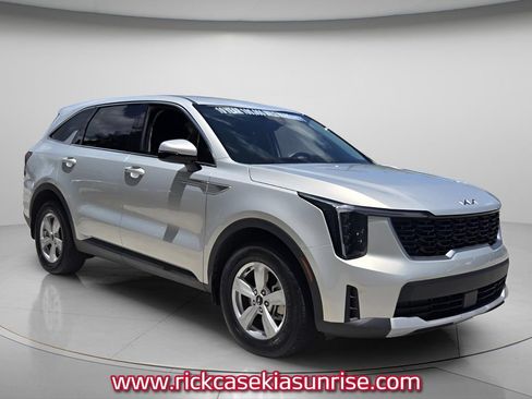 Used 2026 Kia Sorento LX FWD image 9