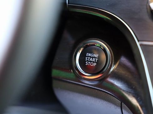 Used 2016 Toyota Avalon Limited image 21