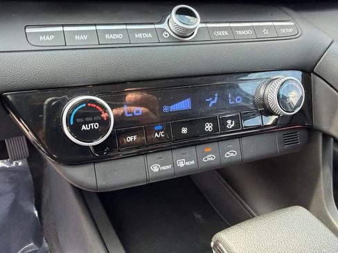 Certified 2024 Hyundai Elantra SEL FWD image 30