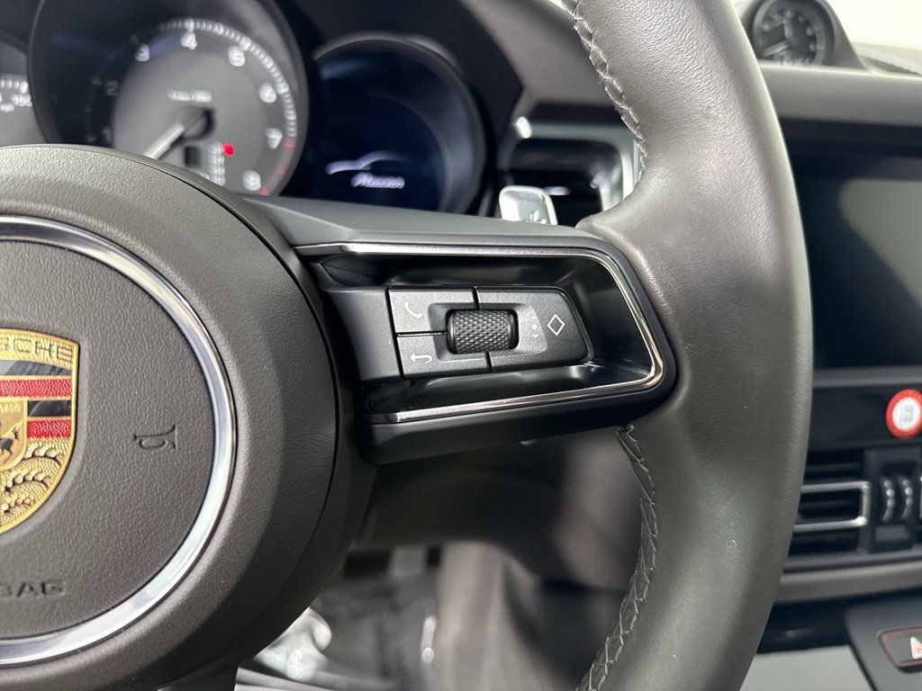 Certified 2024 Porsche Macan AWD/4WD image 39