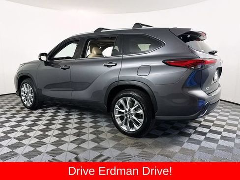 Used 2023 Toyota Highlander Limited FWD image 21