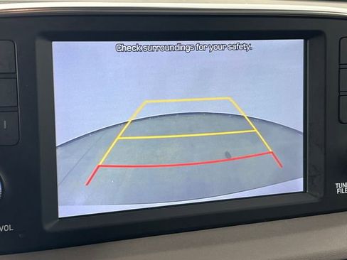 Used 2020 Hyundai Santa Fe SE image 8