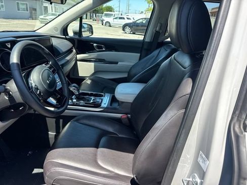 Used 2024 Kia Carnival EX FWD image 9