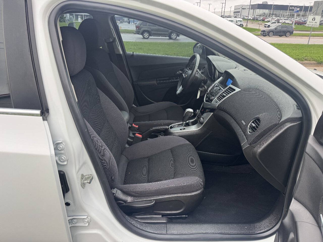 Used 2014 Chevrolet Cruze LT FWD image 13