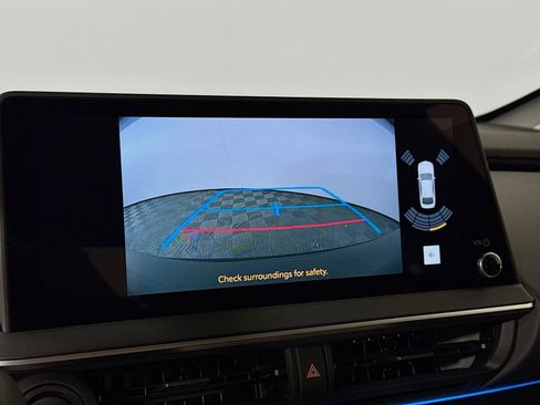 New 2026 Toyota Prius Plug-In Hybrid FWD image 9