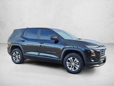 Used 2025 Chevrolet Equinox LT w/ Safety and Technology Package image 3