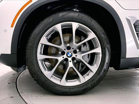 New 2026 BMW X5 xDrive50e image 9