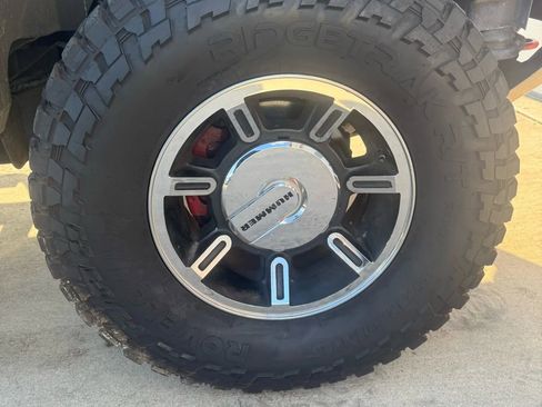 Used 2005 HUMMER H2 w/ Preferred Equipment Group image 23