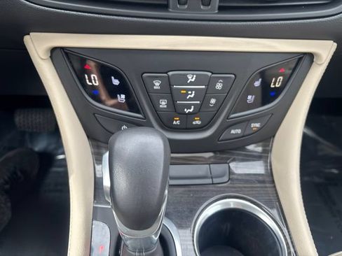 Used 2020 Buick Envision Premium w/ Driver Confidence Package AWD/4WD image 27