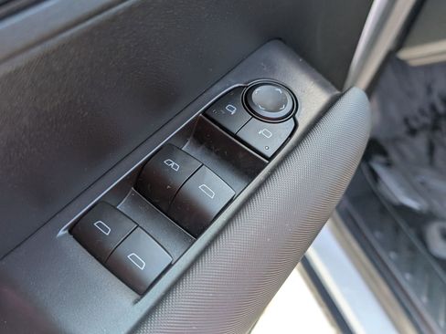 Used 2023 Chevrolet Colorado Z71 w/ Z71 Convenience Package 2 image 7