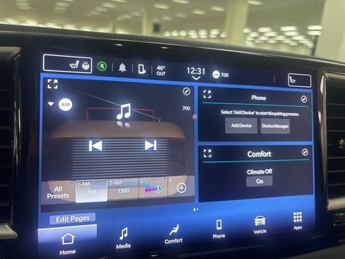 Used 2024 Chrysler Pacifica Touring-L image 22