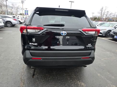 Certified 2021 Toyota RAV4 LE image 6