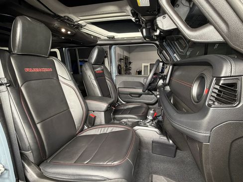 Used 2024 Jeep Wrangler Unlimited Rubicon w/ Capability Package image 23