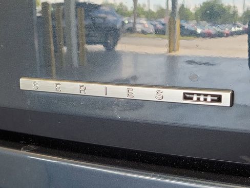 Used 2024 Jeep Wagoneer Series III w/ Premium Group I AWD/4WD image 7