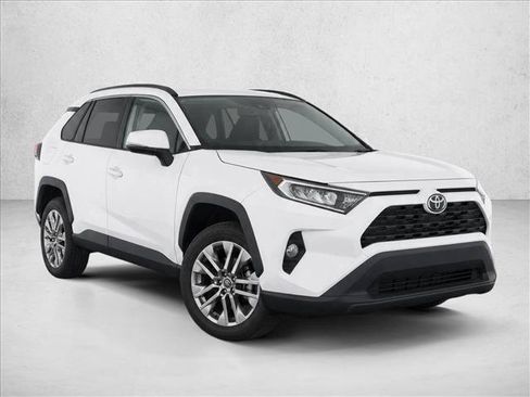 Used 2020 Toyota RAV4 XLE Premium FWD image 3