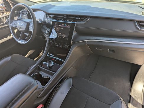 Used 2023 Jeep Grand Cherokee Altitude AWD/4WD image 10