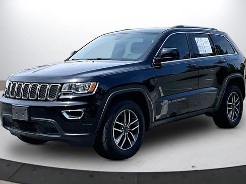 Used 2019 Jeep Grand Cherokee Laredo w/ Laredo X Package AWD/4WD image 4