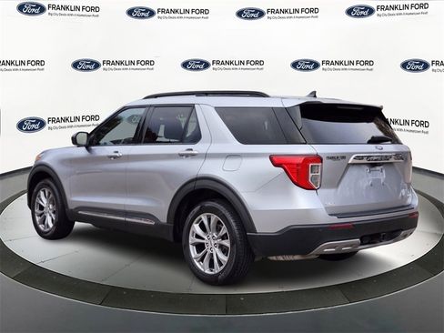 Certified 2022 Ford Explorer XLT w/ Equipment Group 202A image 3
