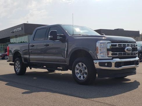Used 2024 Ford F250 XLT image 3