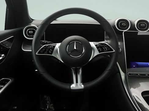 Used 2026 Mercedes-Benz GLC 300 image 7