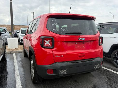 Used 2023 Jeep Renegade Latitude AWD/4WD image 3