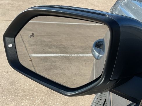 Used 2025 Volkswagen Atlas SE image 11