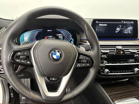 Used 2020 BMW 530e xDrive AWD/4WD image 22