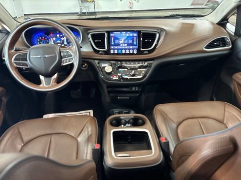 Used 2019 Chrysler Pacifica Limited FWD image 29
