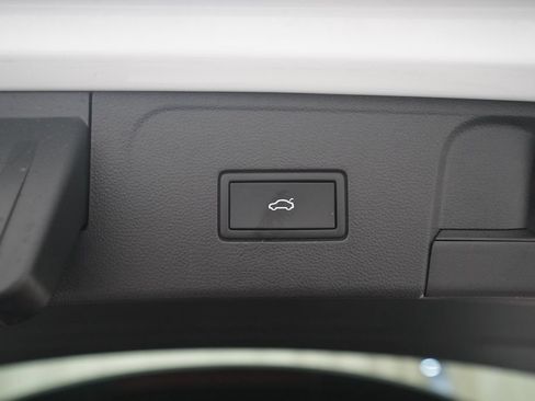 Used 2025 Volkswagen Atlas SE AWD/4WD image 15