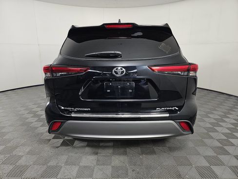Used 2023 Toyota Highlander Platinum FWD image 7