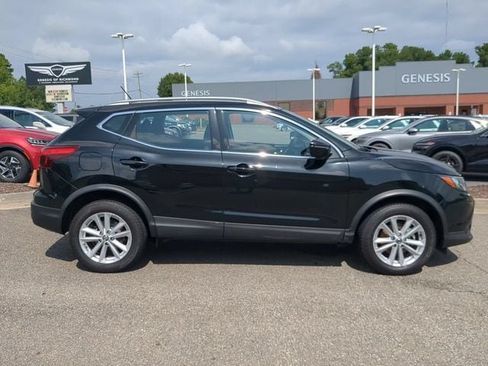 Used 2019 Nissan Rogue Sport SV FWD image 3
