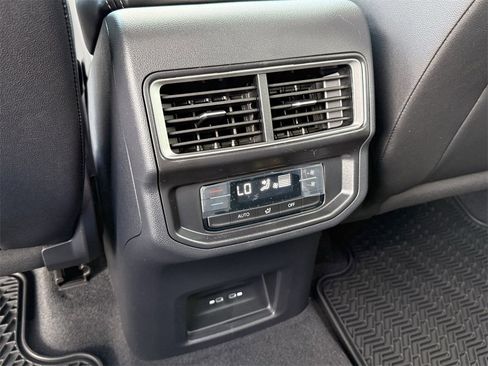 New 2026 Volkswagen Atlas SE image 25