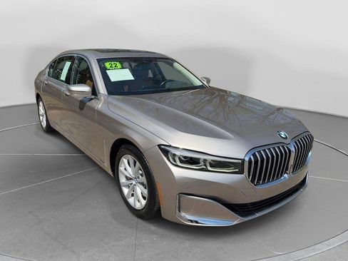 Used 2022 BMW 740i RWD image 7