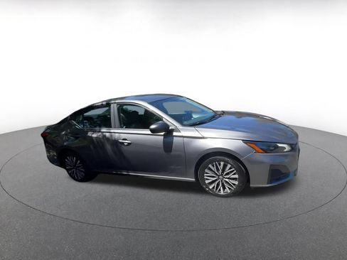 Used 2026 Nissan Altima 2.5 SV FWD image 2