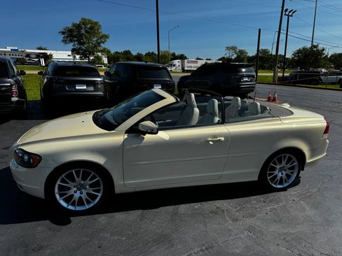 Used 2009 Volvo C70 T5 FWD image 2