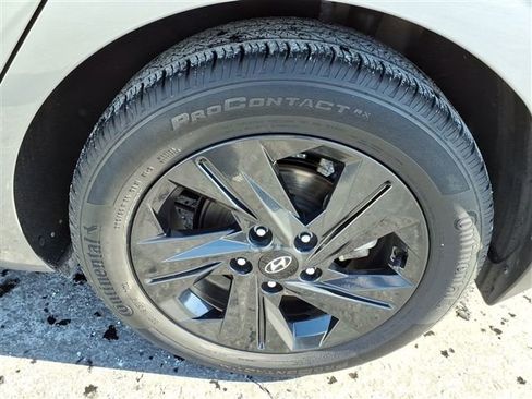 Used 2023 Hyundai Elantra SEL image 21