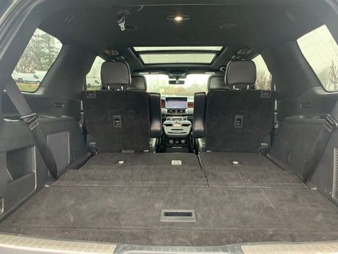 Used 2024 Lincoln Navigator Premiere image 32