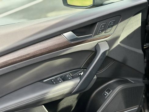 Certified 2025 Audi Q5 2.0T Premium Plus image 22