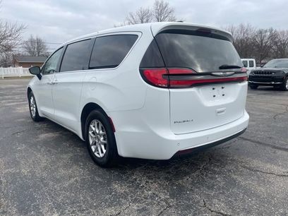 Used 2024 Chrysler Pacifica Touring-L