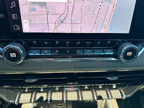 Used 2025 Chevrolet Colorado ZR2 w/ Midnight Edition image 21