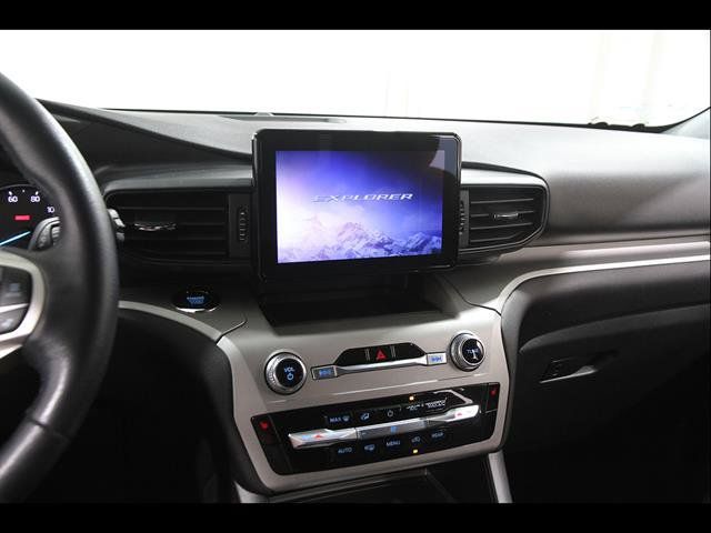 Used 2022 Ford Explorer XLT AWD/4WD image 9
