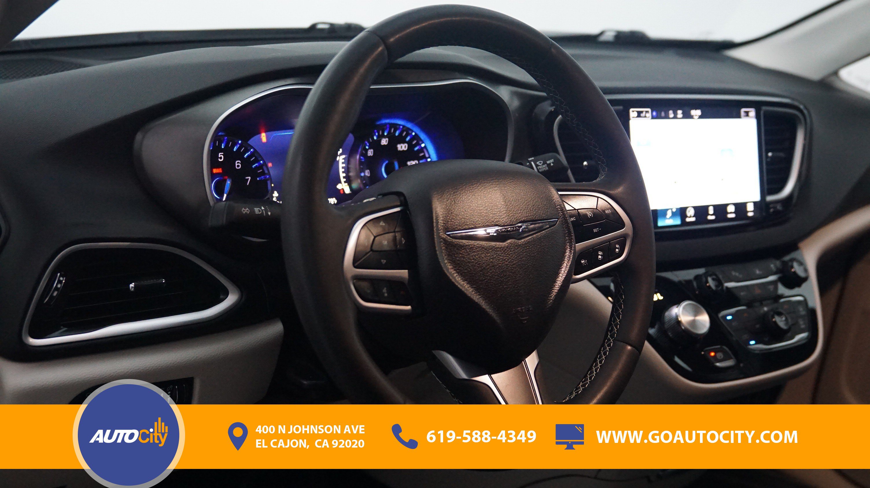 Used 2024 Chrysler Pacifica Touring-L FWD image 19