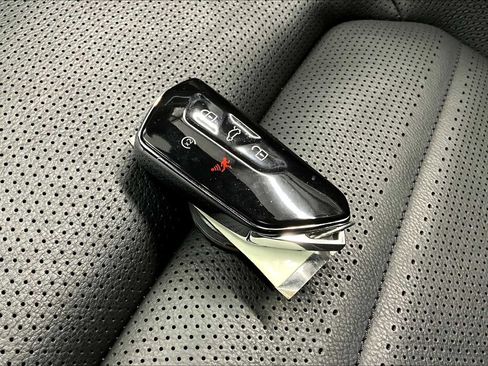 Used 2025 Volkswagen Atlas Cross Sport SEL image 14