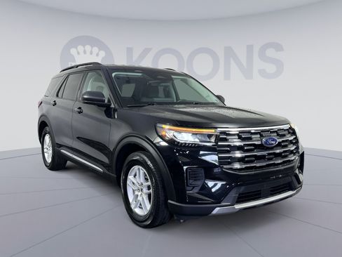 Used 2025 Ford Explorer Active RWD image 2