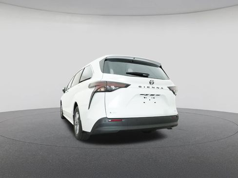 New 2026 Toyota Sienna XLE FWD image 22