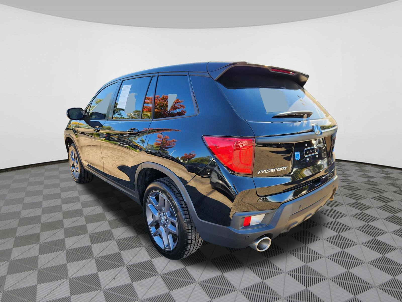 Certified 2023 Honda Passport EX-L image 3
